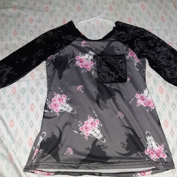 ๐2/$15๐ Boho cow skull shirt - Picture 1 of 1